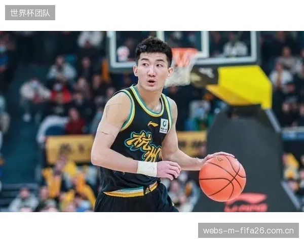 孙铭徽组织核心地位稳固,弗格的个人攻击力将考验广厦防线。 孙铭徽组织核心地位稳固,弗格的个人攻击力将考验广厦防线。